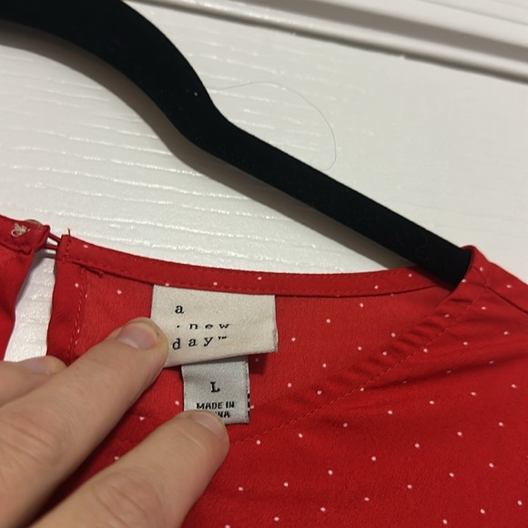 A New Day Red and white polka dot Short Sleeve Blouse size large - Picture 3 of 8